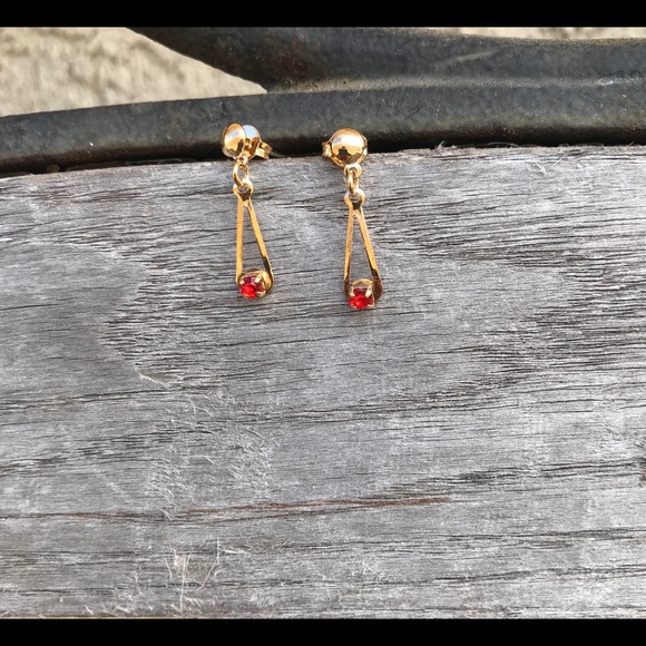 NEW ♡ Red Rhine Minimalist Earrings - Picture 3 of 5